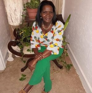 Meet your Posher, Cynthia